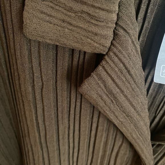 H&M Button Up - Picture 2 of 4